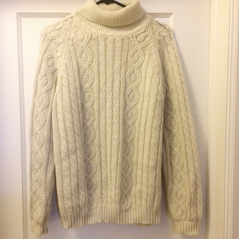 Vintage White Knit Turtleneck Sweater. Size M/L.